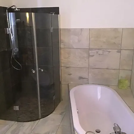 Eddi & Emmi דירה